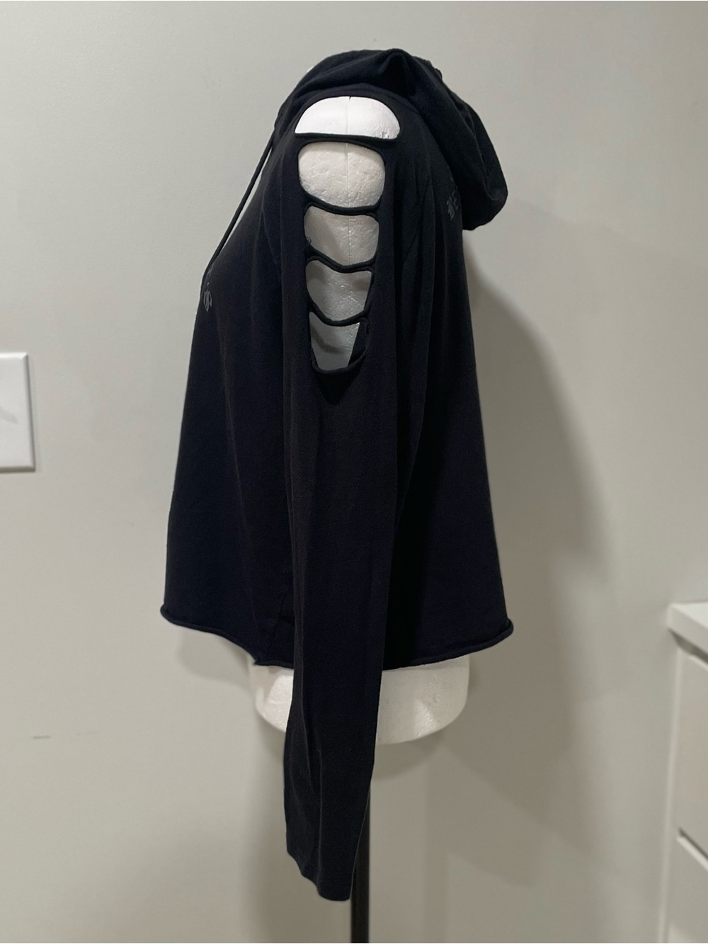 Taylor Swift Reputation Stadium Tour Raw Crop Hem Cut Out Shoulder Edgy Hoodie T - Picture 4 of 11